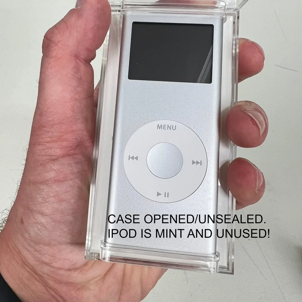 Apple iPod nano 2nd Gen 2GB Silver A1199 MA477LL/A New Open Box MINT & COMPLETE